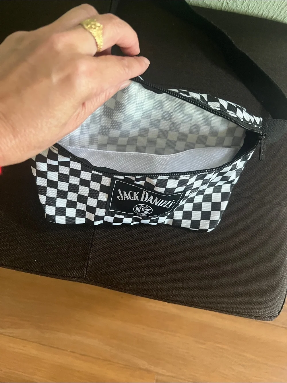 #2070**Unisex’s Jack Daniel's Black & White Checkered Fanny Pack - Picture 5 of 11
